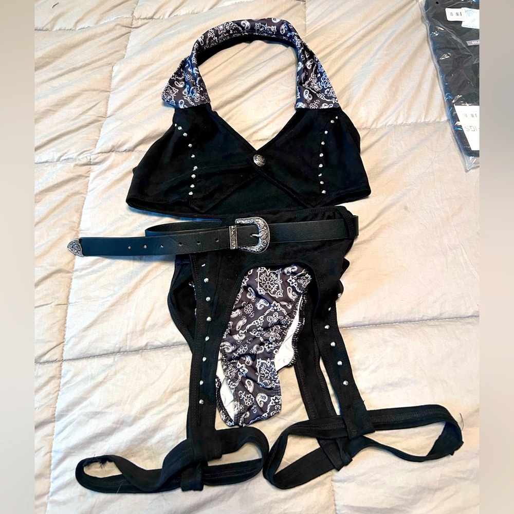 Women’s cowgirl costume